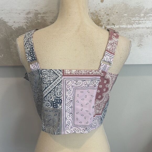MADE YOU COUNTRY BANDANA PRINT BUTTON-FRONT CROP TOP (MULTI) - Picture 5 of 7